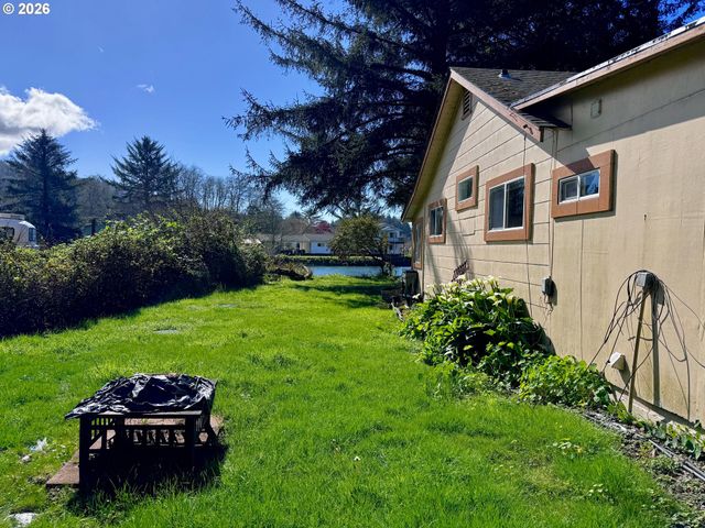 99270 WINCHUCK RIVER Rd, Brookings, OR 97415