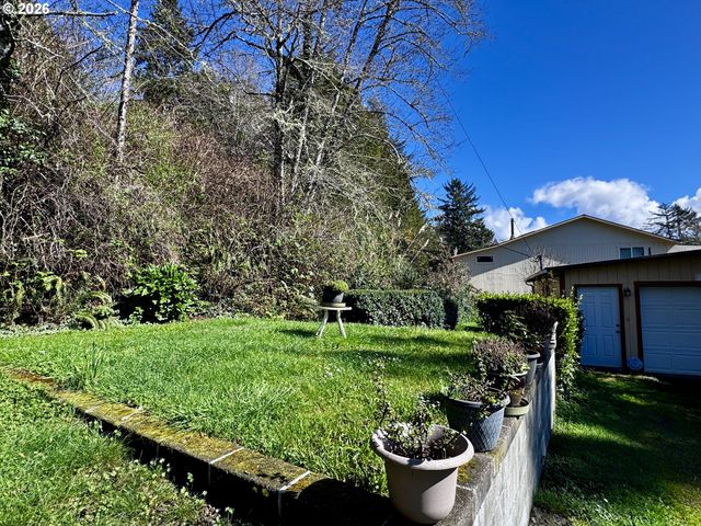 99270 WINCHUCK RIVER Rd, Brookings, OR 97415