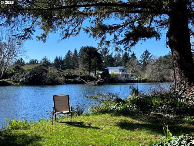 99270 WINCHUCK RIVER Rd, Brookings, OR 97415