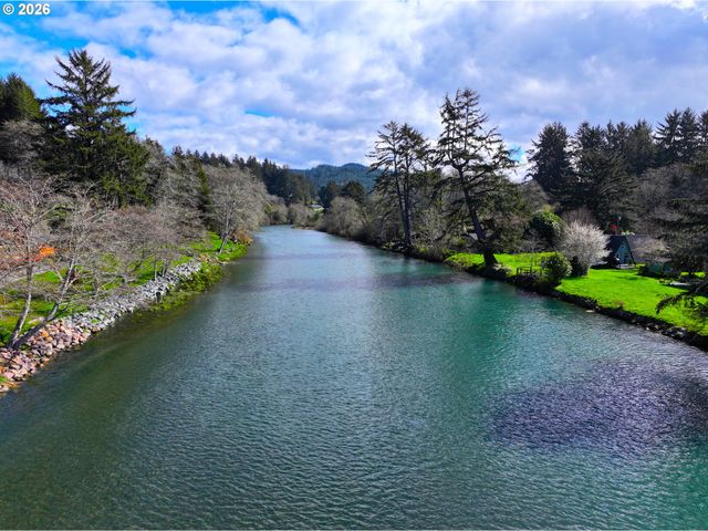 99270 WINCHUCK RIVER Rd, Brookings, OR 97415