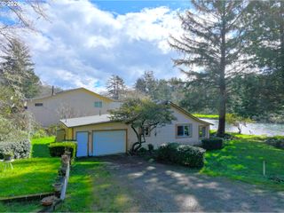 99270 WINCHUCK RIVER Rd, Brookings, OR 97415