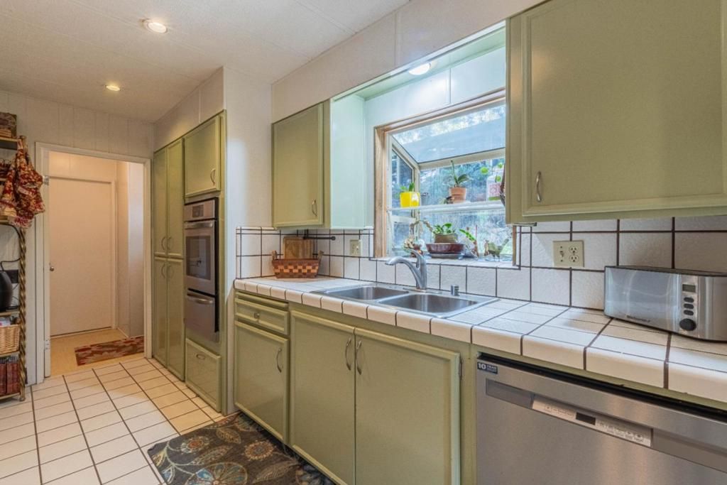 Image 14 of property listing at 17633 Pond Derosa, Salinas, CA 93907