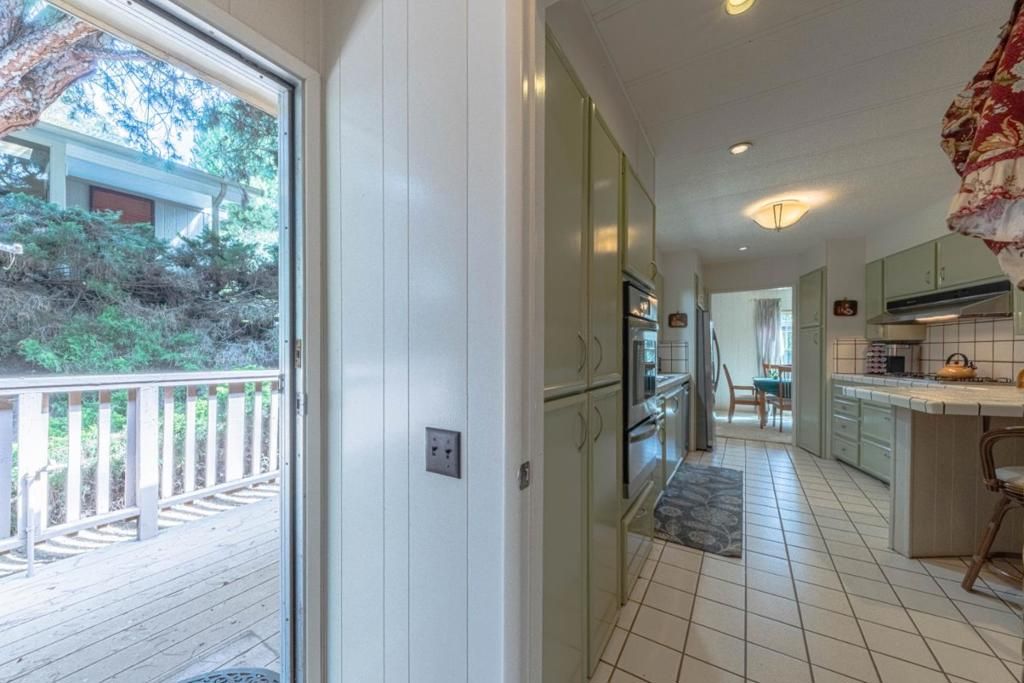 Image 15 of property listing at 17633 Pond Derosa, Salinas, CA 93907