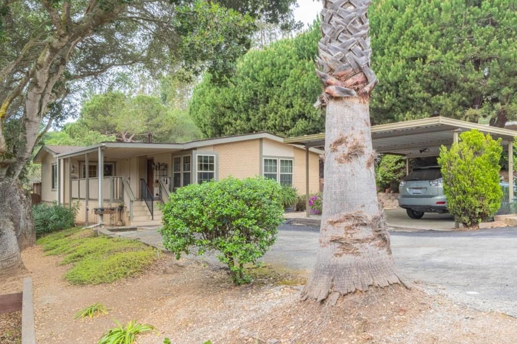 Image 2 of property listing at 17633 Pond Derosa, Salinas, CA 93907