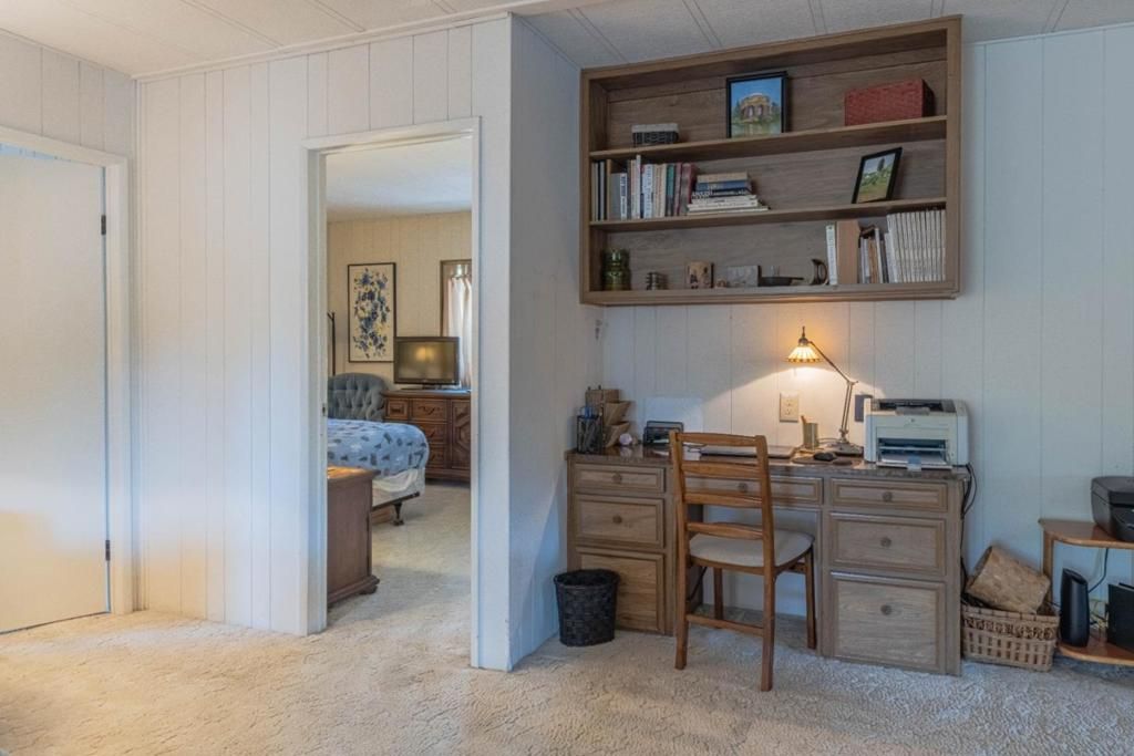 Image 20 of property listing at 17633 Pond Derosa, Salinas, CA 93907