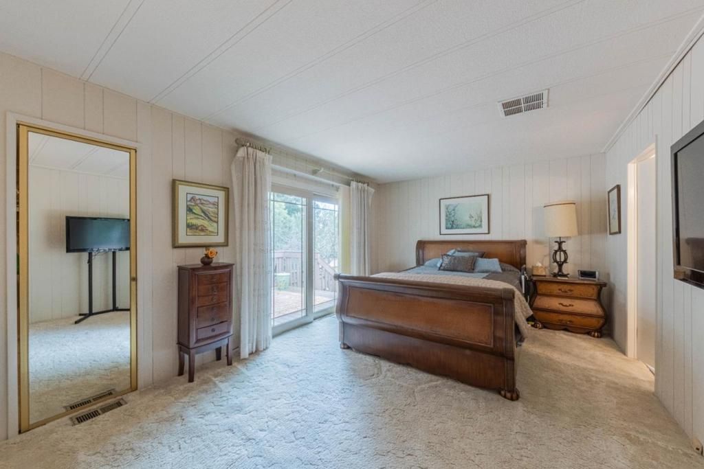 Image 23 of property listing at 17633 Pond Derosa, Salinas, CA 93907