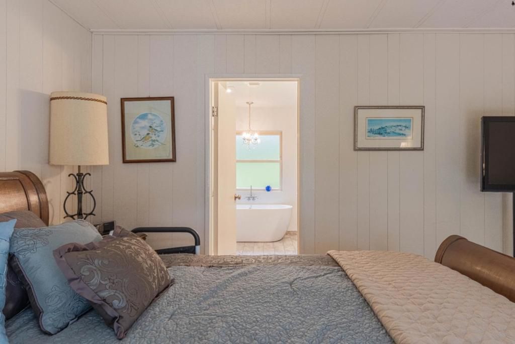 Image 27 of property listing at 17633 Pond Derosa, Salinas, CA 93907