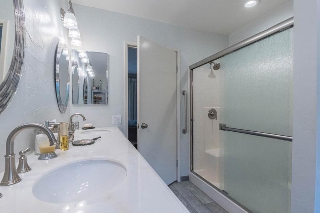 Image 30 of property listing at 17633 Pond Derosa, Salinas, CA 93907