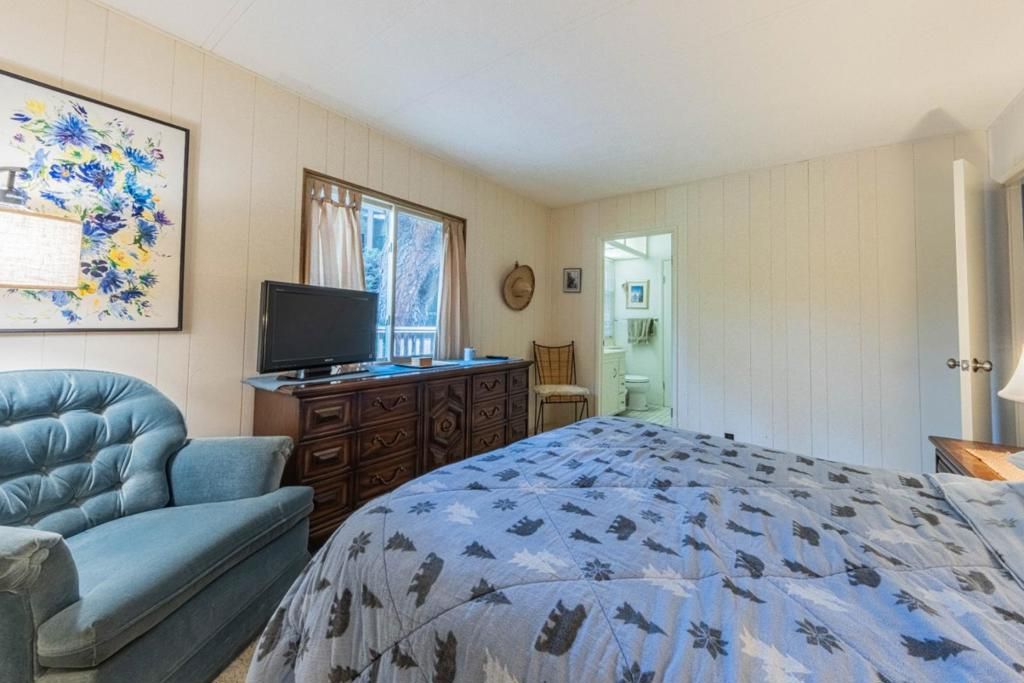 Image 33 of property listing at 17633 Pond Derosa, Salinas, CA 93907