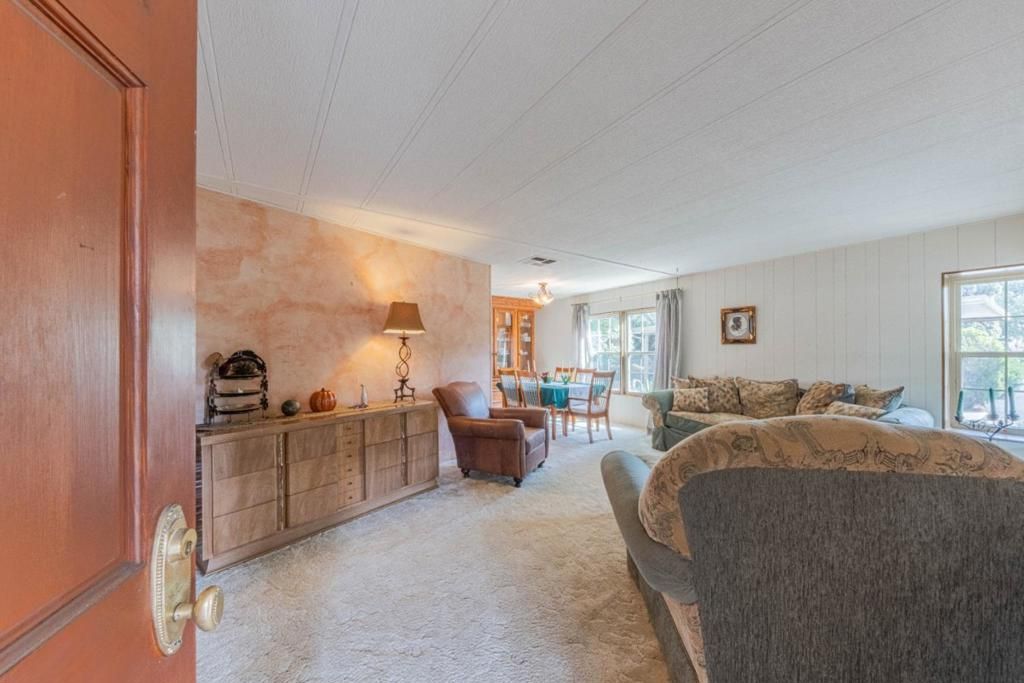 Image 5 of property listing at 17633 Pond Derosa, Salinas, CA 93907