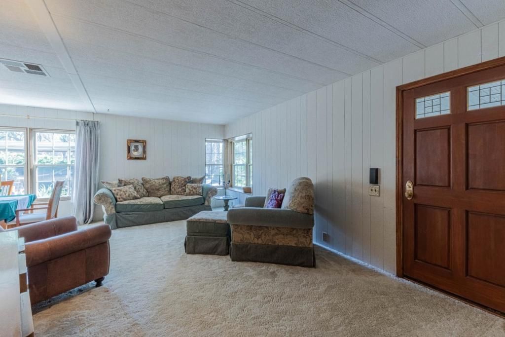 Image 6 of property listing at 17633 Pond Derosa, Salinas, CA 93907