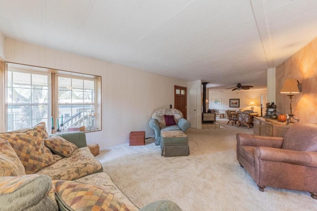 Image 7 of property listing at 17633 Pond Derosa, Salinas, CA 93907