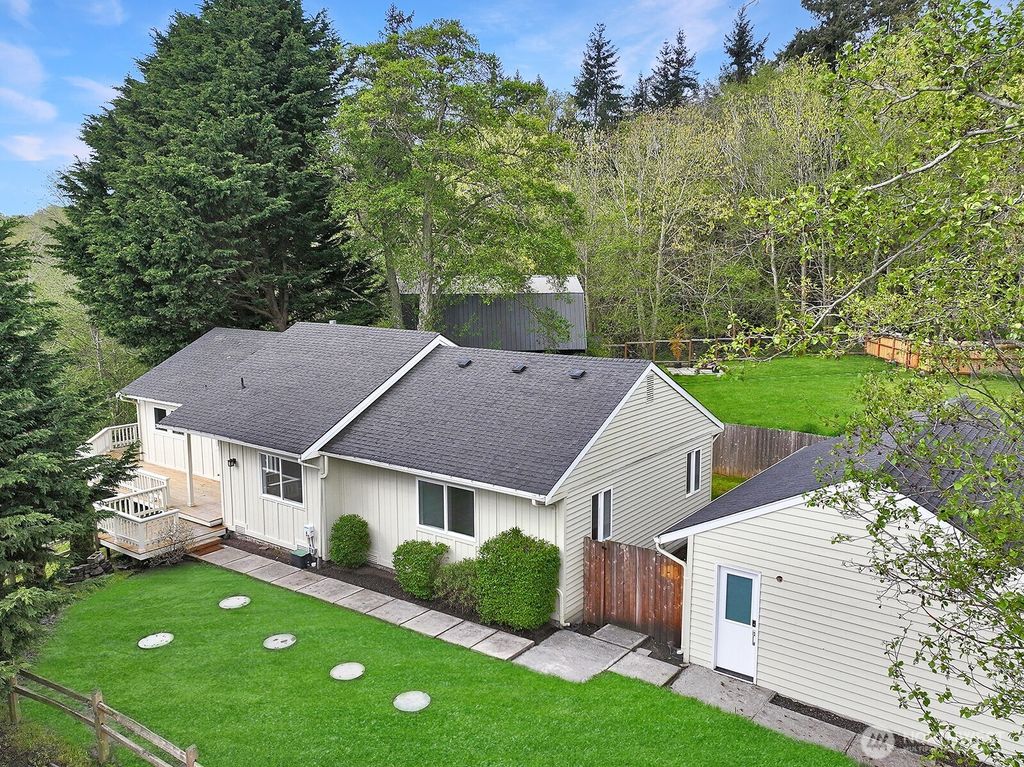 3760 Periwinkle Road, Clinton, WA 98236