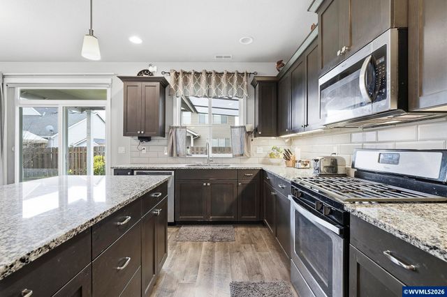 1301 Sunflower St, Woodburn, OR 97071