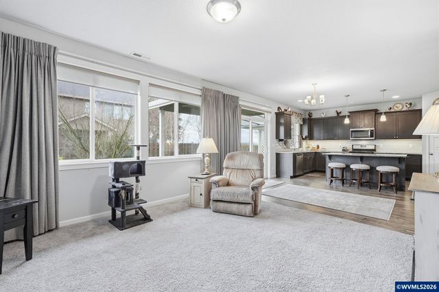 1301 Sunflower St, Woodburn, OR 97071