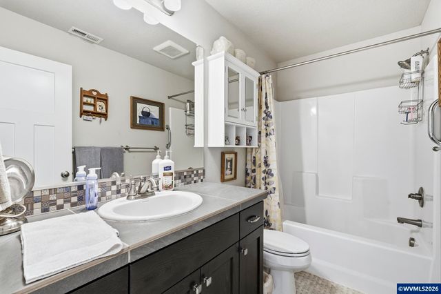 1301 Sunflower St, Woodburn, OR 97071