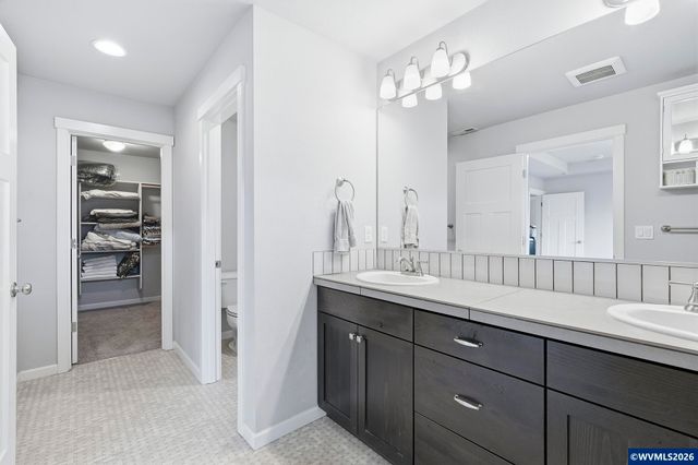 1301 Sunflower St, Woodburn, OR 97071