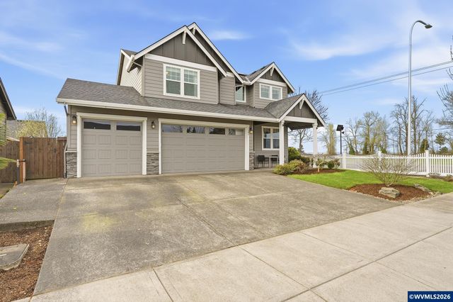 1301 Sunflower St, Woodburn, OR 97071