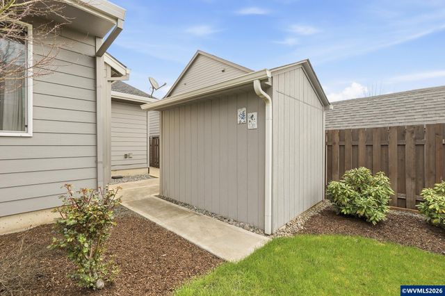 1301 Sunflower St, Woodburn, OR 97071