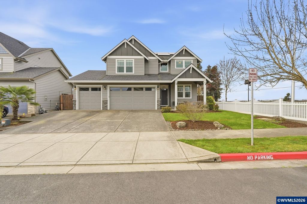 1301 Sunflower St, Woodburn, OR 97071