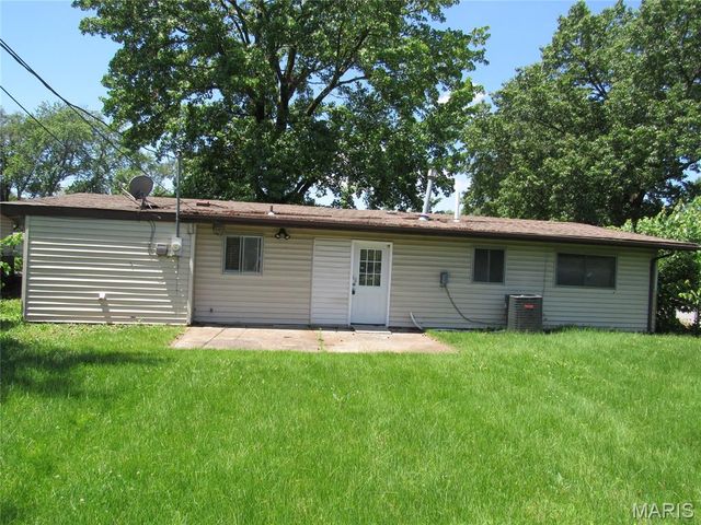 1950 Thunderbird Avenue, Florissant, MO 63033