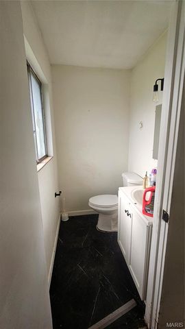 1950 Thunderbird Avenue, Florissant, MO 63033