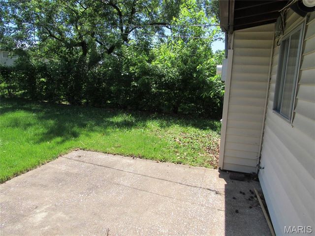 1950 Thunderbird Avenue, Florissant, MO 63033