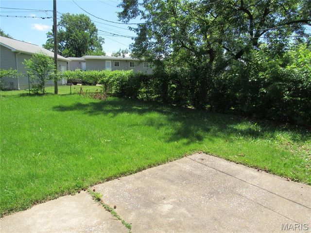 1950 Thunderbird Avenue, Florissant, MO 63033