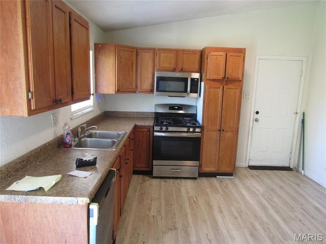 1950 Thunderbird Avenue, Florissant, MO 63033