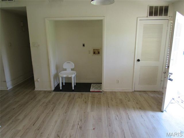 1950 Thunderbird Avenue, Florissant, MO 63033
