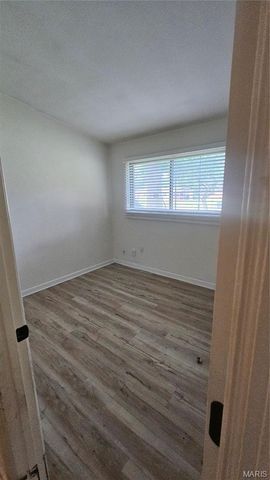 1950 Thunderbird Avenue, Florissant, MO 63033