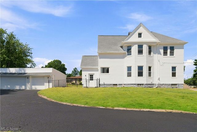 3223 W Pleasant Valley Road, Parma, OH 44134