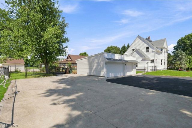 3223 W Pleasant Valley Road, Parma, OH 44134