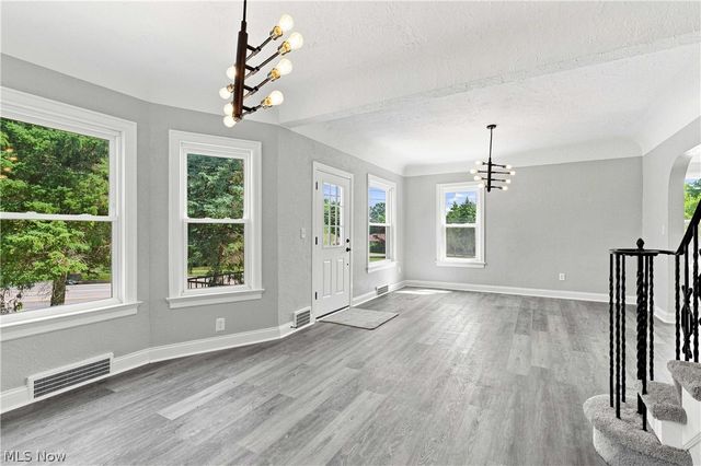 3223 W Pleasant Valley Road, Parma, OH 44134