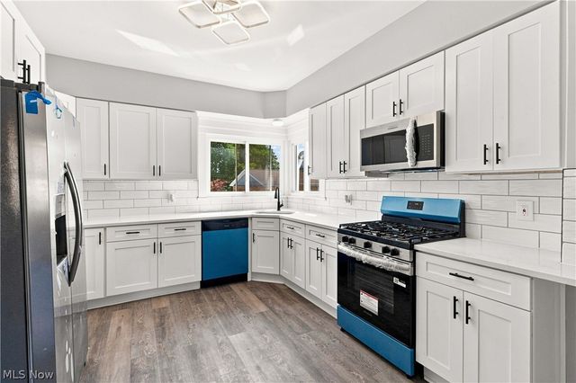3223 W Pleasant Valley Road, Parma, OH 44134
