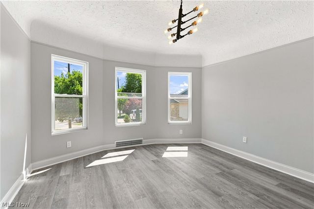 3223 W Pleasant Valley Road, Parma, OH 44134