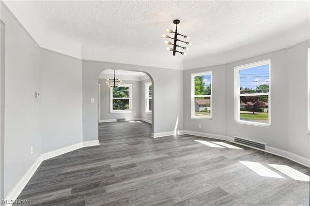 3223 W Pleasant Valley Road, Parma, OH 44134