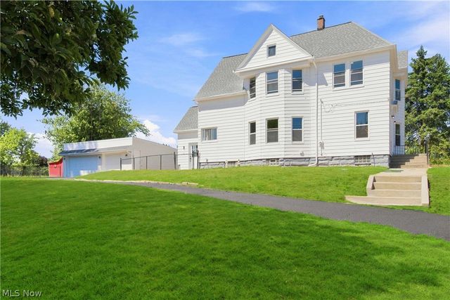 3223 W Pleasant Valley Road, Parma, OH 44134