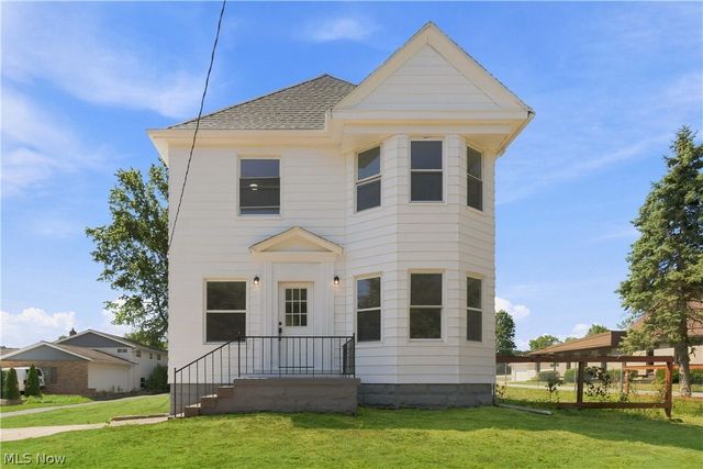 3223 W Pleasant Valley Road, Parma, OH 44134