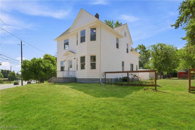 3223 W Pleasant Valley Road, Parma, OH 44134