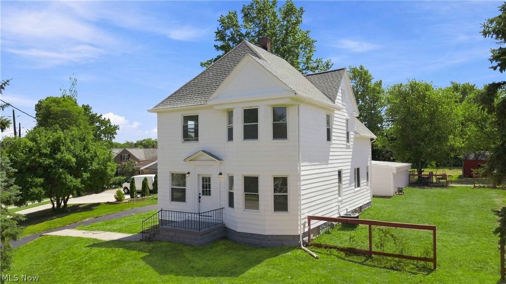 3223 W Pleasant Valley Road, Parma, OH 44134