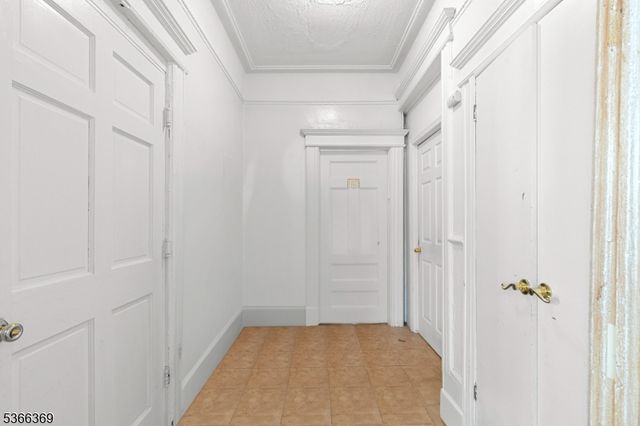 35 Wegman Pkwy, Jersey City, NJ 07305