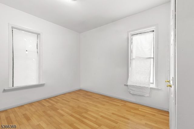 35 Wegman Pkwy, Jersey City, NJ 07305