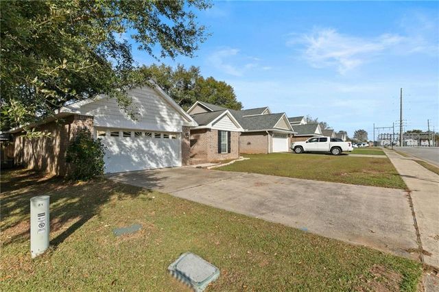 8035 Deerwood Drive, Daphne, AL 36526