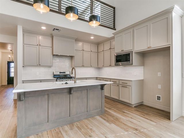 9404 NW 75th Street, Yukon, OK 73099