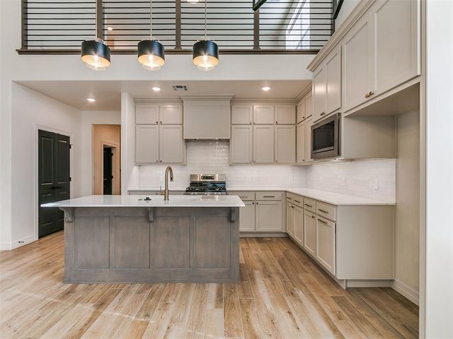 9404 NW 75th Street, Yukon, OK 73099