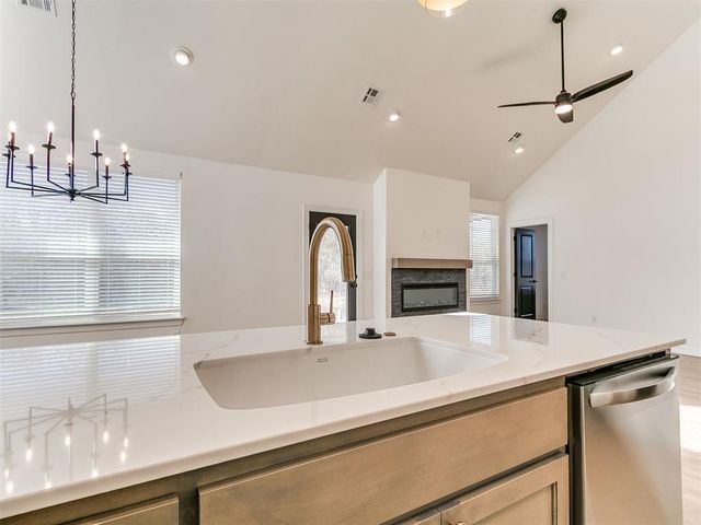 9404 NW 75th Street, Yukon, OK 73099