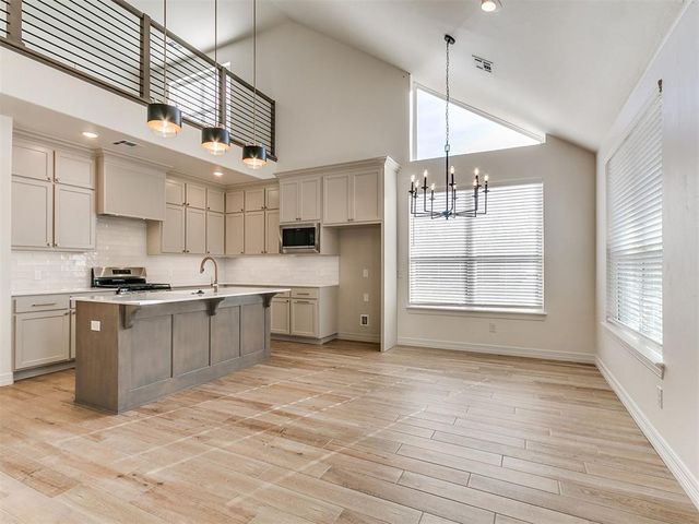 9404 NW 75th Street, Yukon, OK 73099