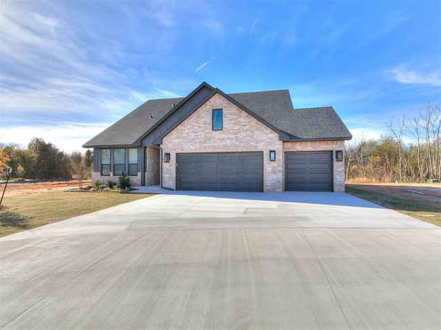 9404 NW 75th Street, Yukon, OK 73099