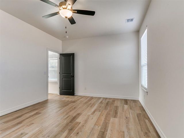 9404 NW 75th Street, Yukon, OK 73099